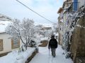 Miguel recorriendo las calles de Alpuente