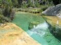 Agua traslucida que invita al bao en el charco de los Morteros