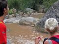 El agua baja marrn por las lluvias del viernes