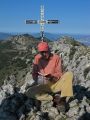 Vicente leyendo el libro de visitas de la cima